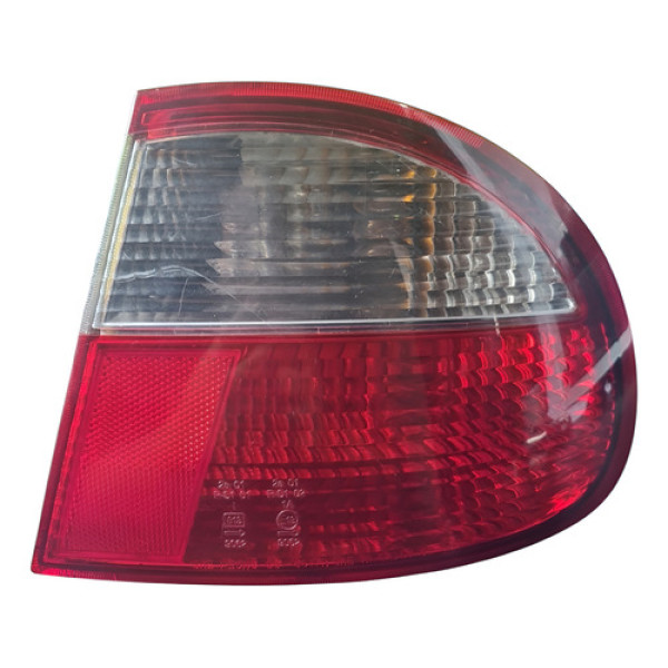 Lanterna Daewoo Lanos 97 A 99 Direita Direito/passageiro Vermelho