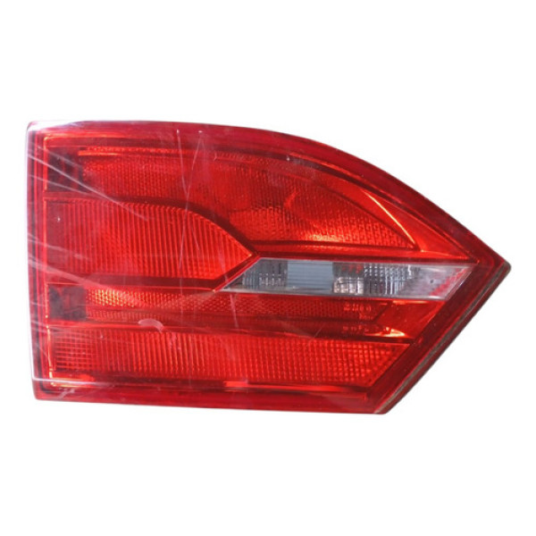 Lanterna Tampa Traseira Direita Vw Jetta 2011 2014 Direito/passageiro Vermelho