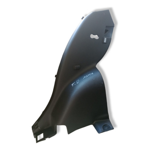 Acabamento Coluna Traseira Direita Nissan March 2011 A 2014